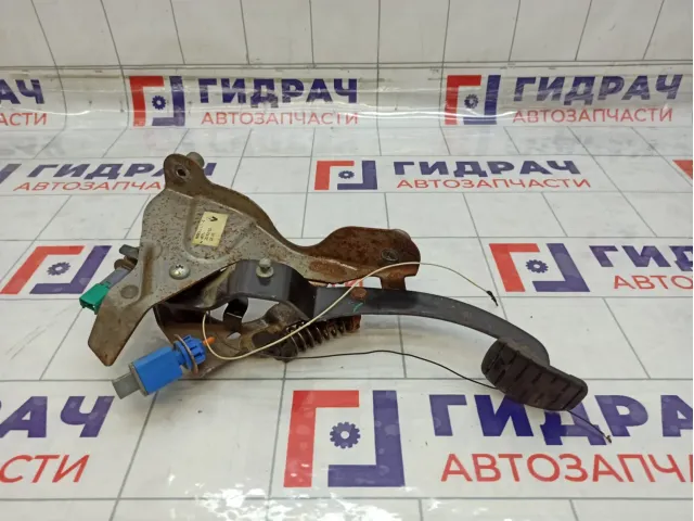 Педаль сцепления Renault Fluence 465030061R