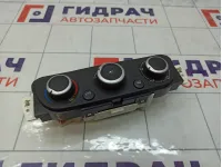 Блок управления отопителем (печкой) Renault Fluence 275105840R