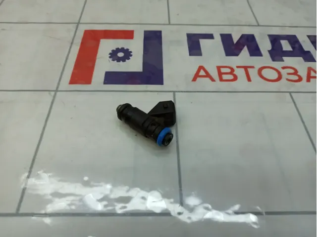 Форсунка инжекторная Renault Fluence 8200505193