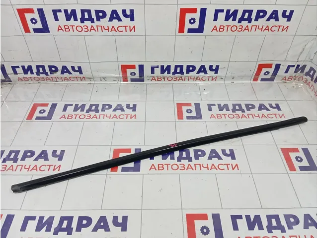 Накладка стекла переднего правого Renault Fluence 808200162R