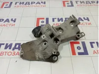 Кронштейн генератора Renault Fluence 8200695957