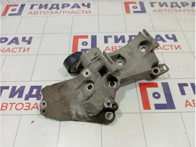 Кронштейн генератора Renault Fluence 8200695957