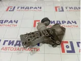Кронштейн генератора Renault Fluence 8200695957