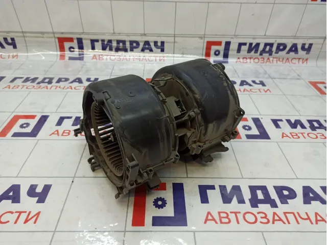 Моторчик заслонки отопителя (печки) Renault Fluence 272104377R