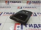 Дефлектор воздушный правый Renault Fluence 687606450R
