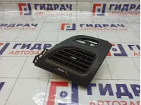 Дефлектор воздушный правый Renault Fluence 687606450R
