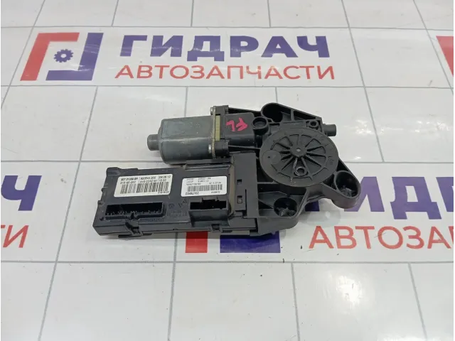Моторчик стеклоподъемника передний левый Renault Fluence 807310699R