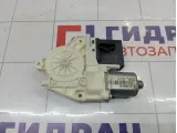 Моторчик стеклоподъемника задний правый Renault Fluence 827306548R