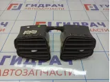 Дефлектор воздушный центральный Renault Fluence 682600047R