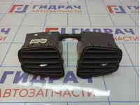 Дефлектор воздушный центральный Renault Fluence 682600047R