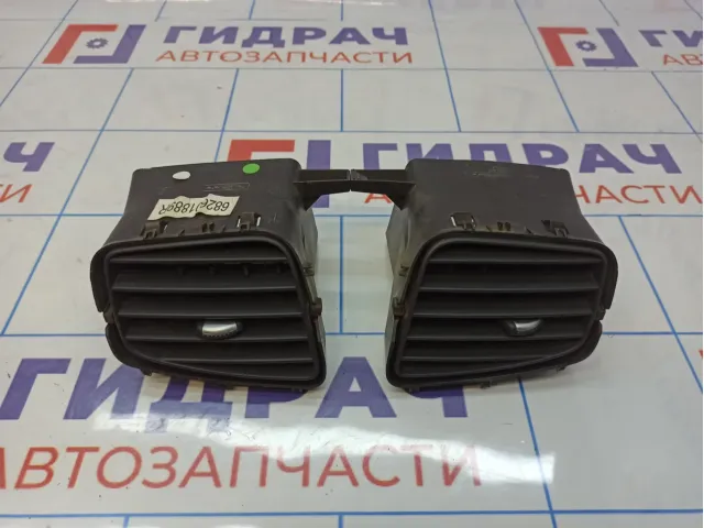 Дефлектор воздушный центральный Renault Fluence 682600047R