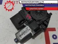 Моторчик стеклоподъемника передний правый Renault Fluence 807301111R.