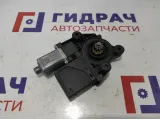Моторчик стеклоподъемника передний правый Renault Fluence 807301111R.