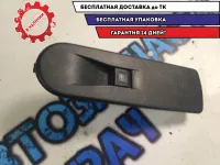 Кнопка стеклоподъемника переднего правого Renault Kaptur