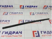 Накладка стекла заднего левого Renault Kaptur 828213735R