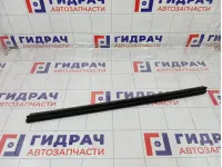 Уплотнитель стекла переднего левого Renault Kaptur 803314772R