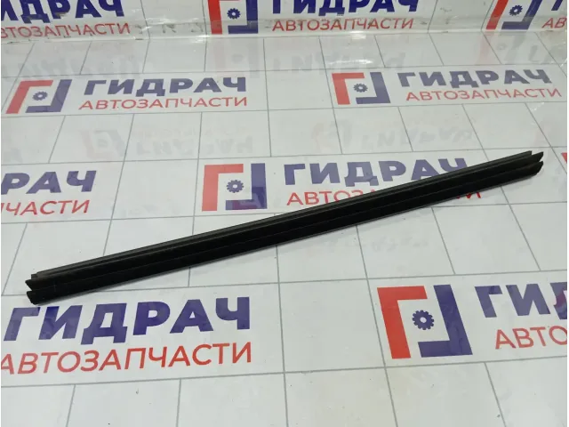 Уплотнитель стекла заднего левого Renault Kaptur 823317997R