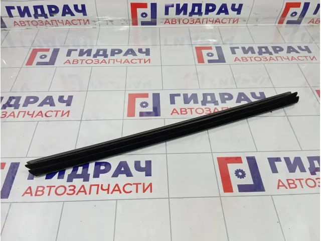 Уплотнитель стекла заднего правого Renault Kaptur 823309602R