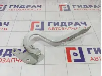 Петля капота левая Renault Kaptur 654018586R