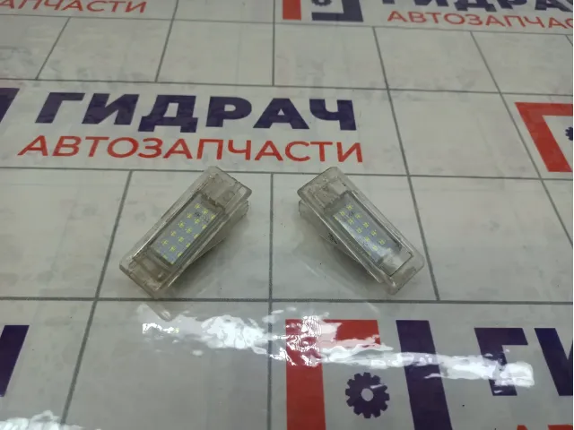 Фонарь подсветки номера комплект Renault Kaptur 8200013577