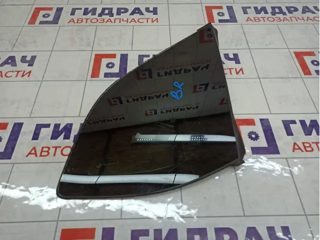 Стекло кузовное глухое (форточка) правое Renault Kaptur 833066718R