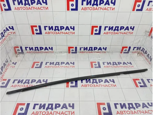 Накладка стекла переднего левого Renault Kaptur 808213183R