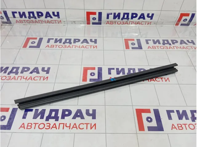 Уплотнитель стекла заднего левого Renault Kaptur 823317997R
