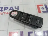 Блок управления стеклоподъемниками Renault Kaptur 254118722R