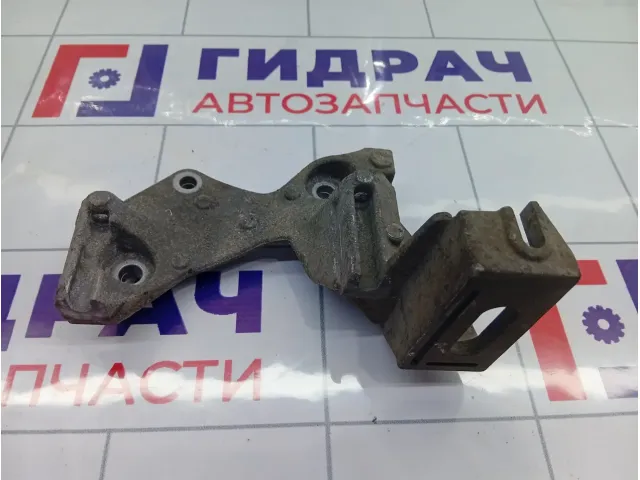 Кронштейн генератора Renault Kaptur 117102094R
