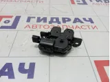 Замок багажника Renault Kaptur 905039428R