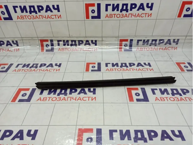 Уплотнитель стекла заднего правого Renault Kaptur 823309602R