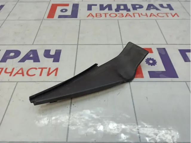 Накладка решетки стеклоочистителя правая Renault Kaptur 668621368R