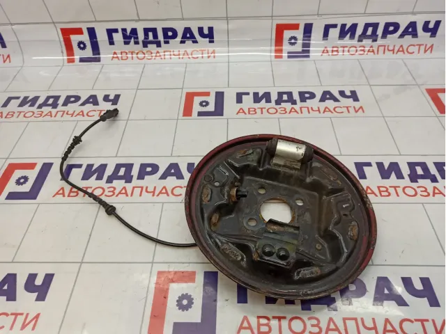 Щит опорный задний левый Renault Kaptur 440208382R