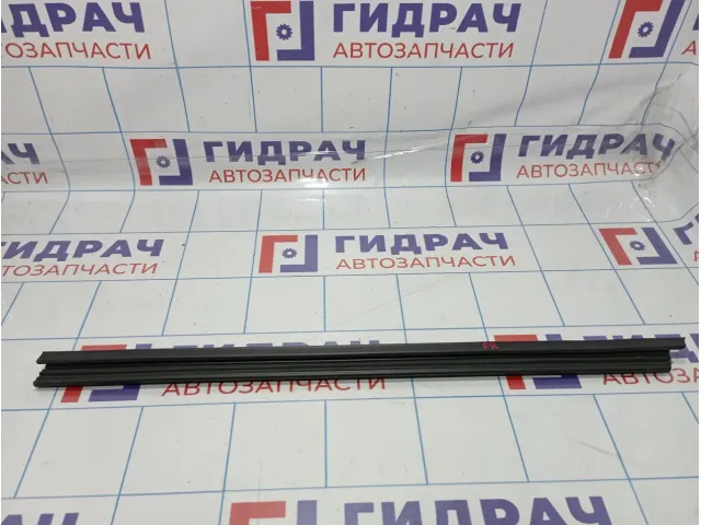 Уплотнитель стекла двери переднего правого Renault Kaptur 803303195R