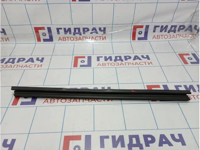 Уплотнитель стекла двери заднего левого Renault Kaptur 823317997R