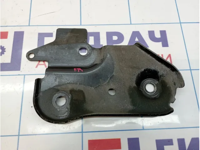Кронштейн передней балки правый Renault Kaptur 8200823807