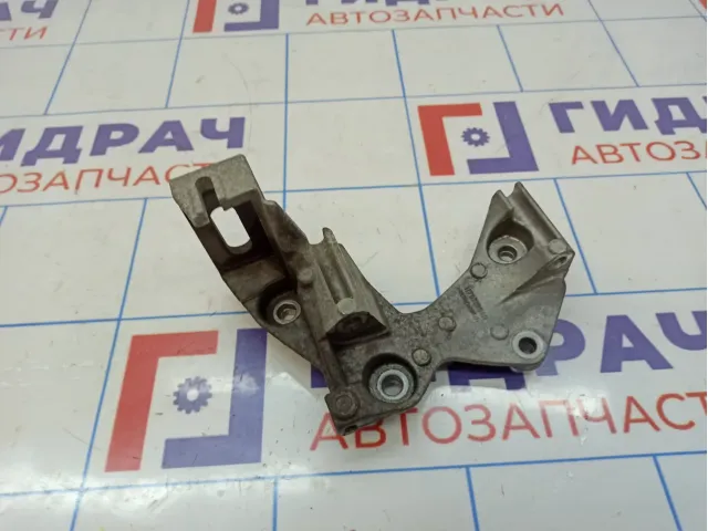 Кронштейн генератора Renault Kaptur 117102094R