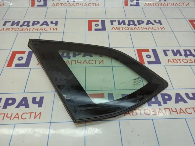 Стекло кузовное глухое левое Renault Kaptur 833077243R