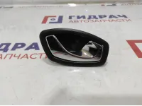 Ручка задней двери внутренняя правая Renault Kaptur 826720001R.