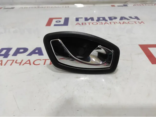 Ручка задней двери внутренняя правая Renault Kaptur 826720001R.