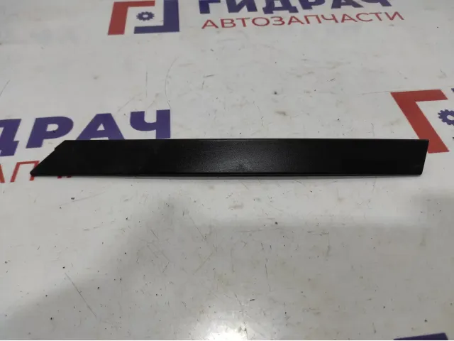 Накладка двери передняя правая Renault Kaptur 808702752R. Дефект.