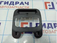Кронштейн центрального плафона Renault Kaptur 739823397R.