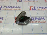 Кронштейн продольной тяги правый Renault Kaptur 8200814830.