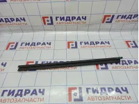 Уплотнитель стекла двери передний правый Renault Kaptur 803303195R.
