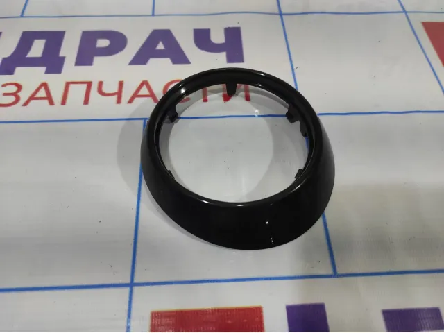 Накладка дефлектора Renault Kaptur 687605578R.
