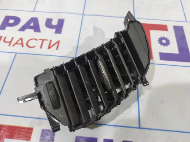 Дефлектор воздушный Renault Kaptur 687609985R. Центральный правый.