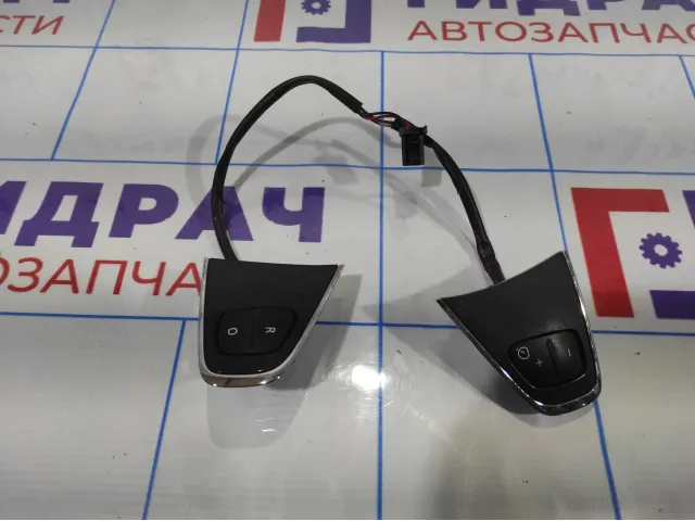 Кнопка многофункциональная (в рулевое колесо) Renault Kaptur 640657900A.