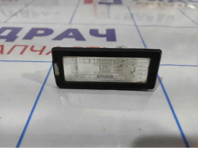 Фонарь подсветки номера Renault Kaptur 8200013577.