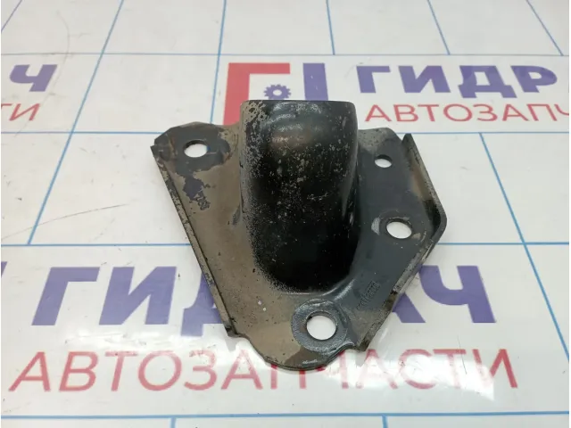 Кронштейн продольной тяги правый Renault Kaptur 8200814830