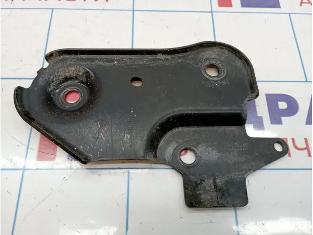 Кронштейн передней балки правый Renault Kaptur 8200823807